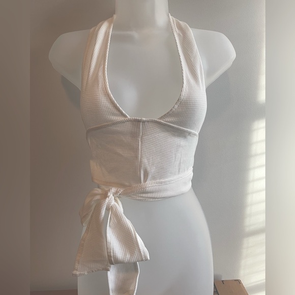 White top- can be worn 2 ways! - Picture 2 of 5